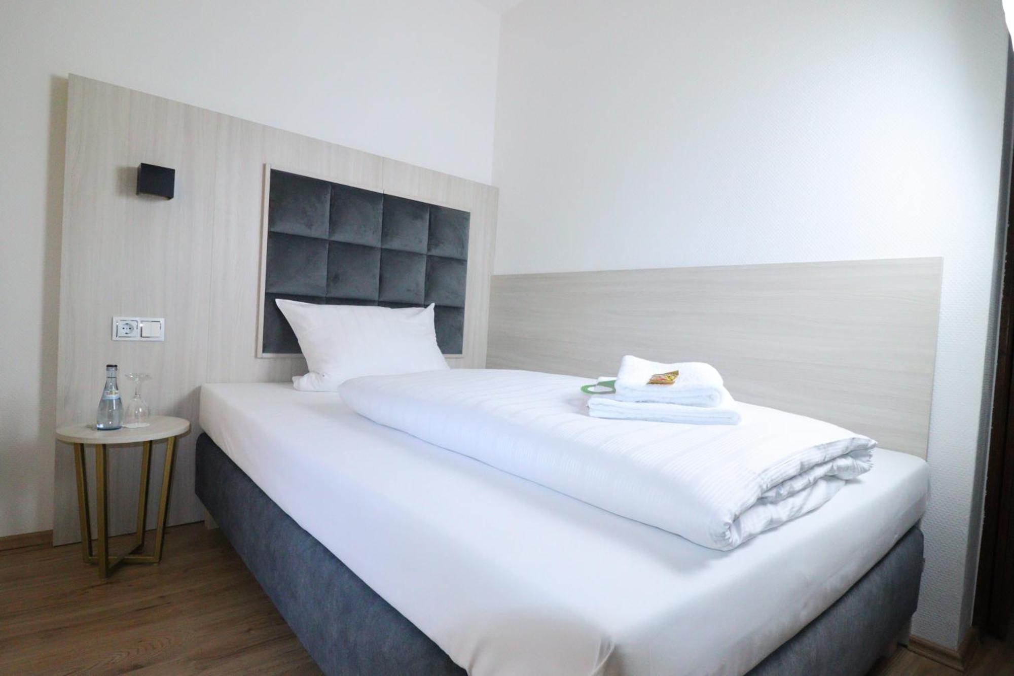 Hotel Kurparkblick Bad Bergzabern Eksteriør billede