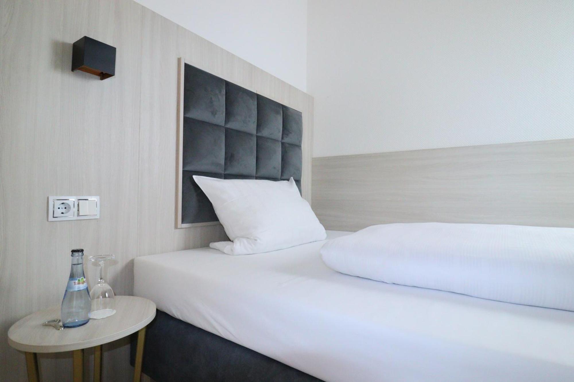 Hotel Kurparkblick Bad Bergzabern Eksteriør billede