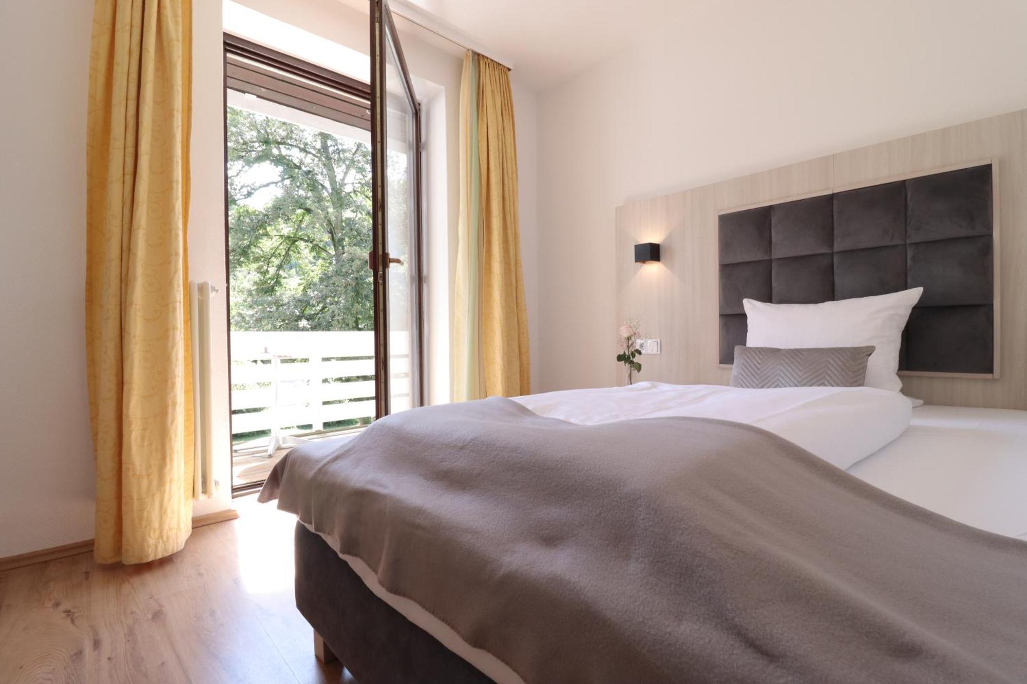 Hotel Kurparkblick Bad Bergzabern Eksteriør billede