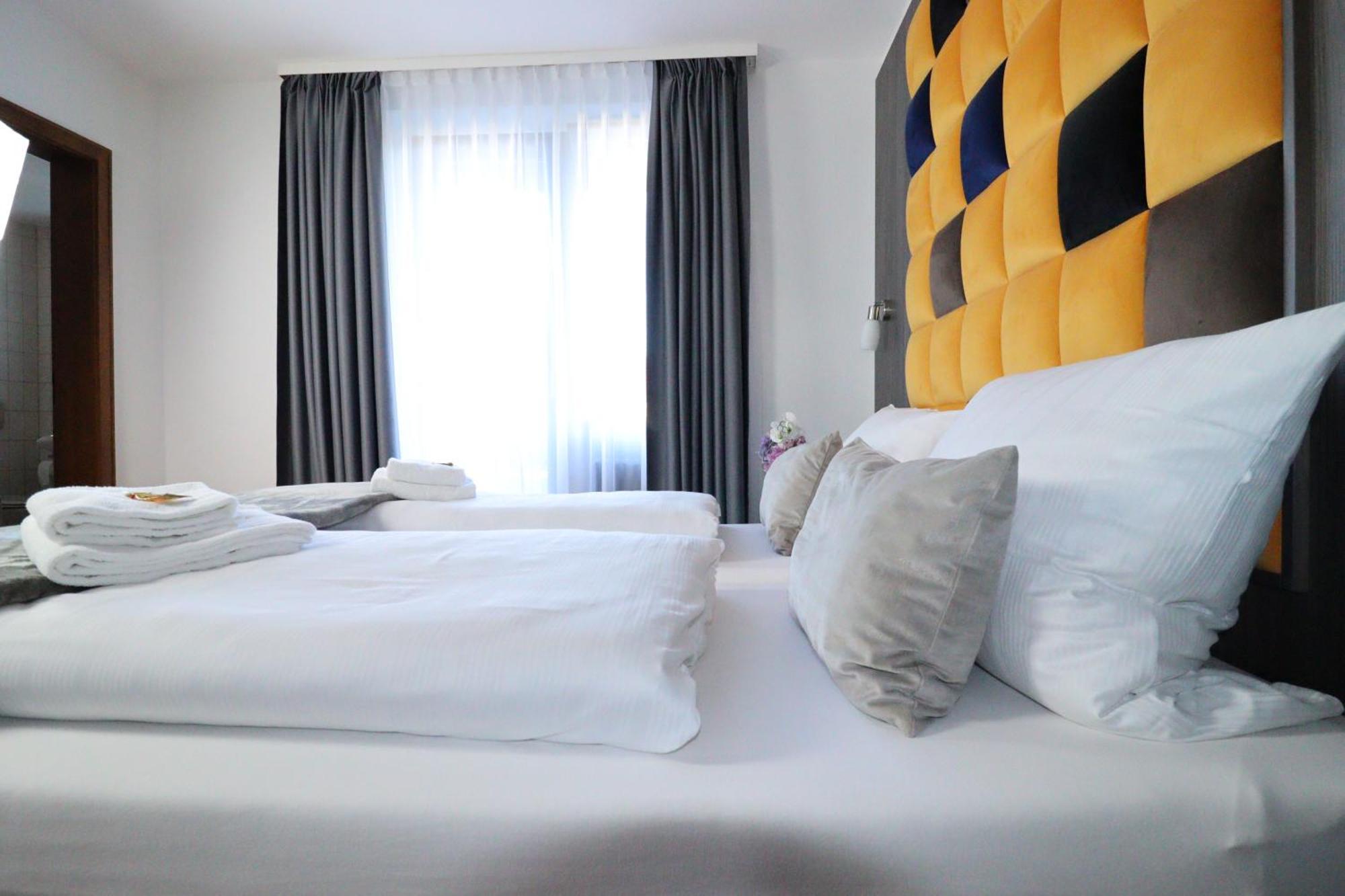 Hotel Kurparkblick Bad Bergzabern Eksteriør billede